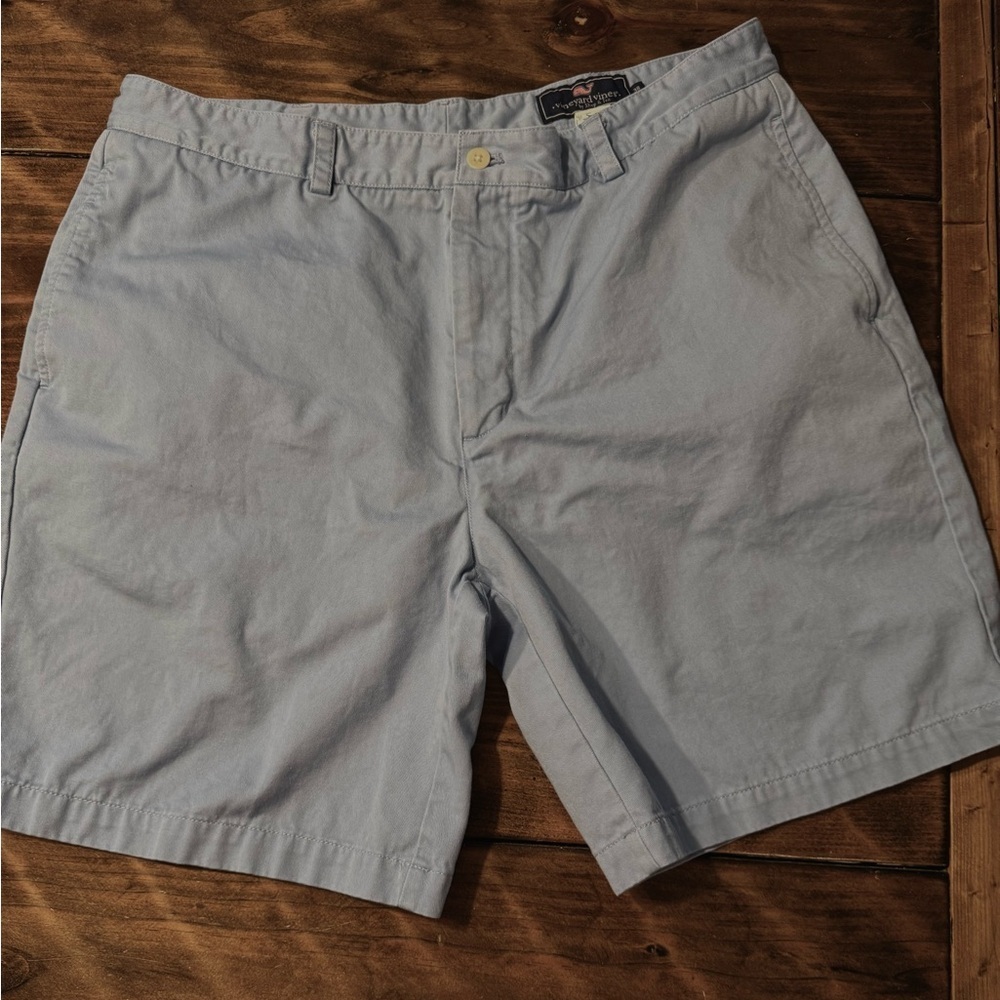 Vineyard Vines men’s shorts. Flat front. Light Blue Size 38